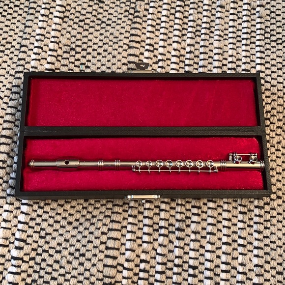 American Girl Doll Flute & Stand. Excellent Condition - Picture 3 of 16